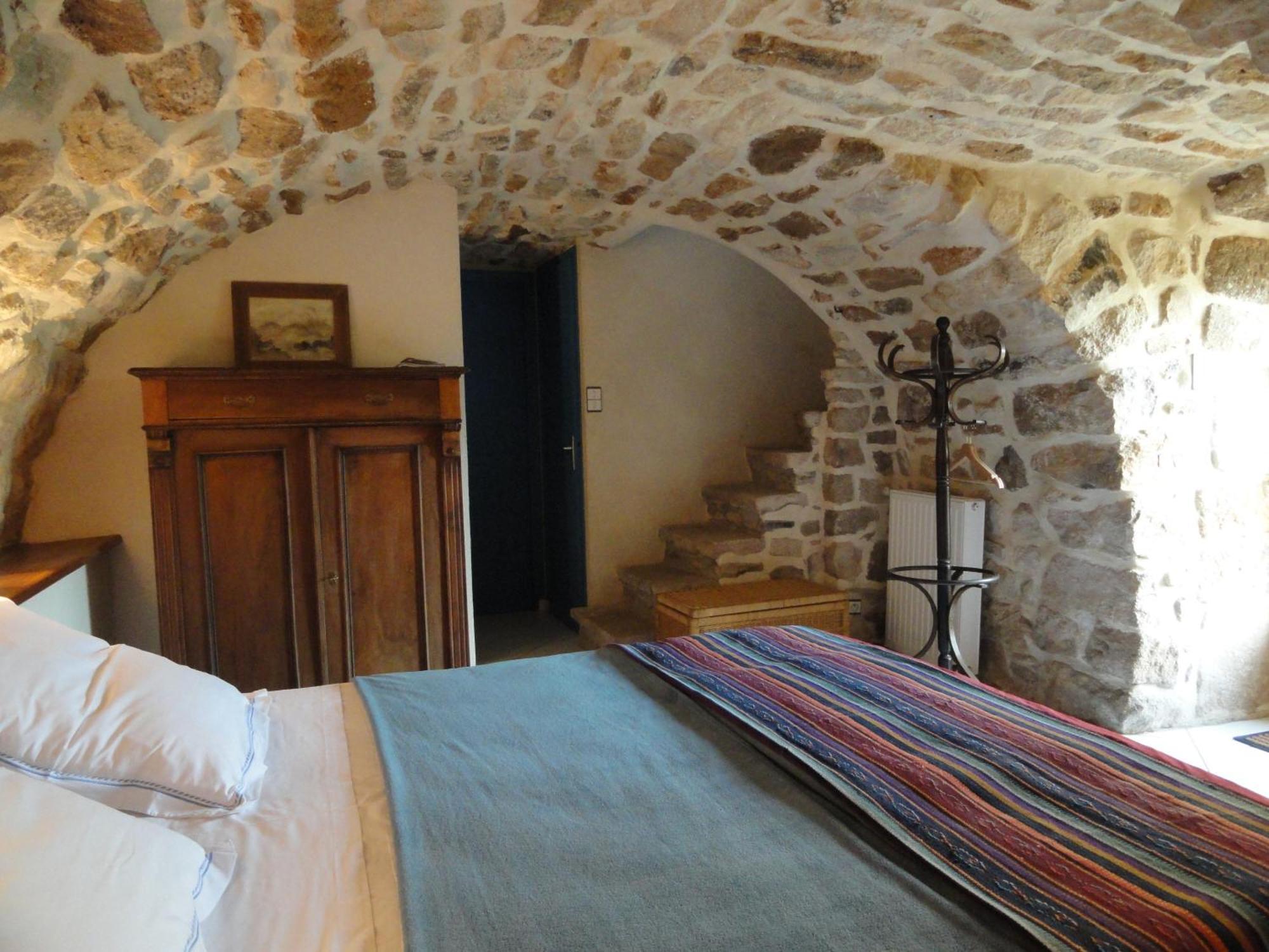 Chambre D'Hotes Au Creux Du Chambon Joyeuse Room photo